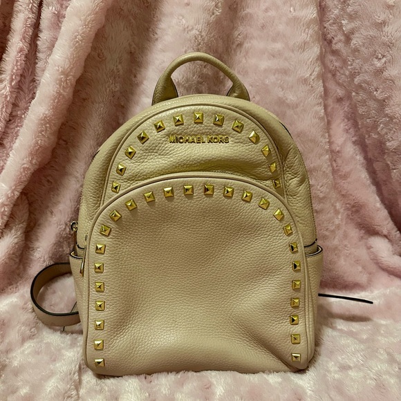 Authentic Michael Kors Leather backpack - Picture 2 of 10